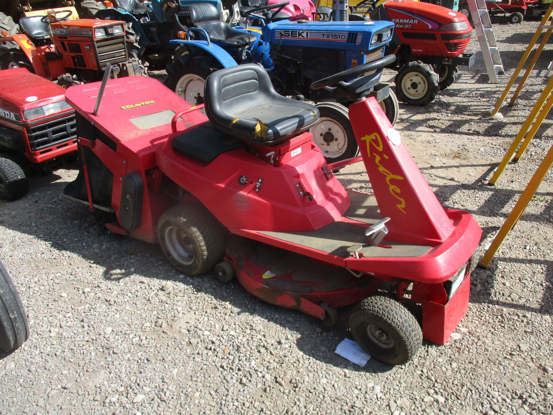 COUNTAX RIDE ON MOWER