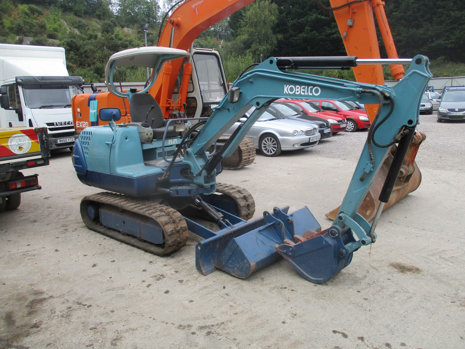 KOBELCO 2.5 TON MINI DIGGER - Image 2 of 4