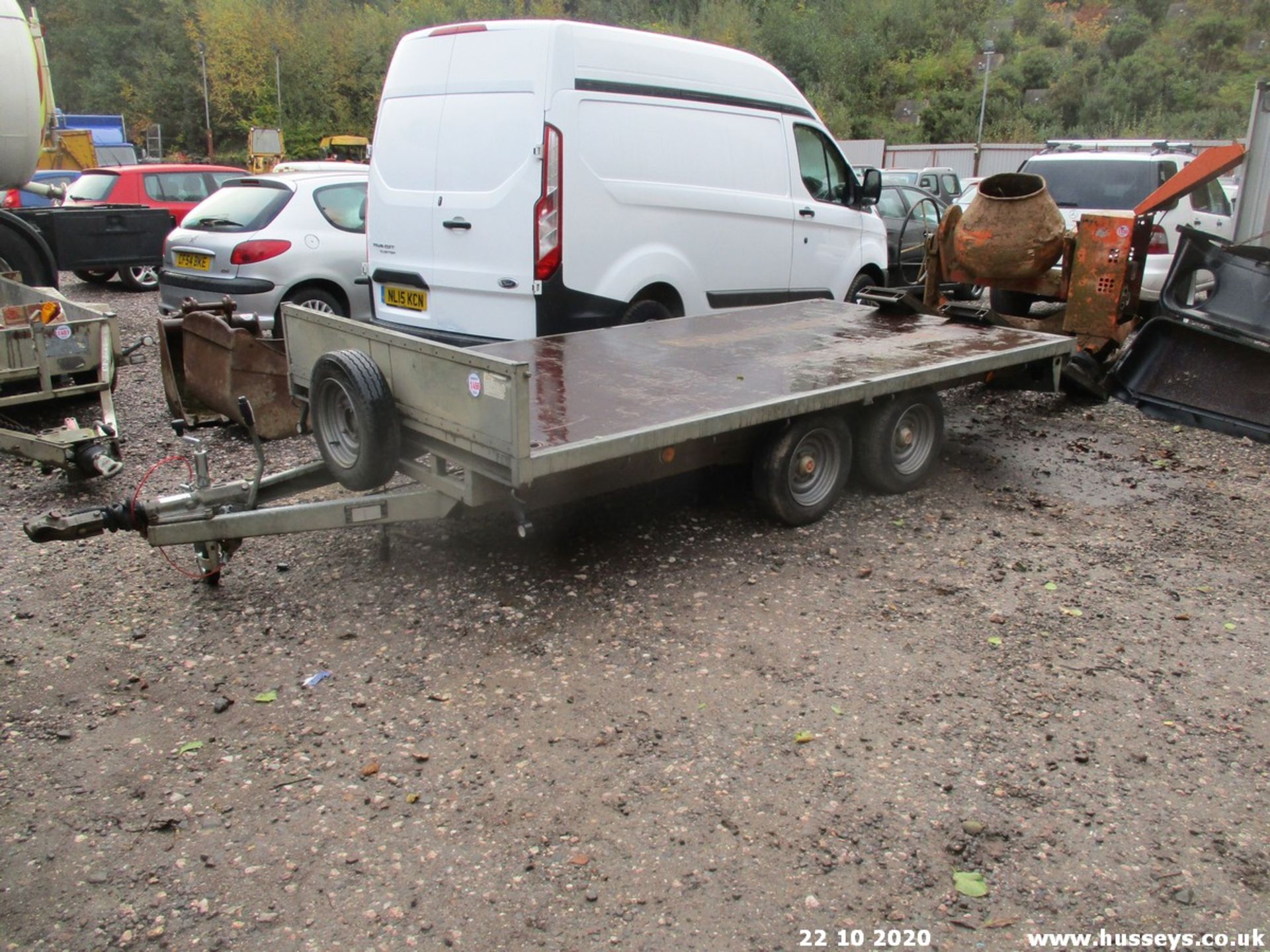 BATESON TWIN AXLE FLATBED TRAILER C/W RAMPS