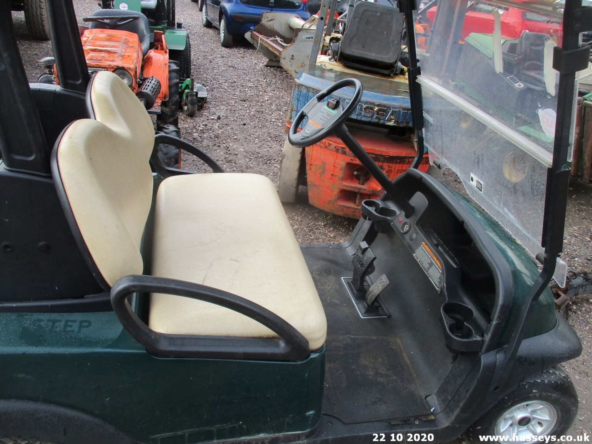 CLUB CAR PETROL GOLF BUGGY R&D 2013 - Image 3 of 4