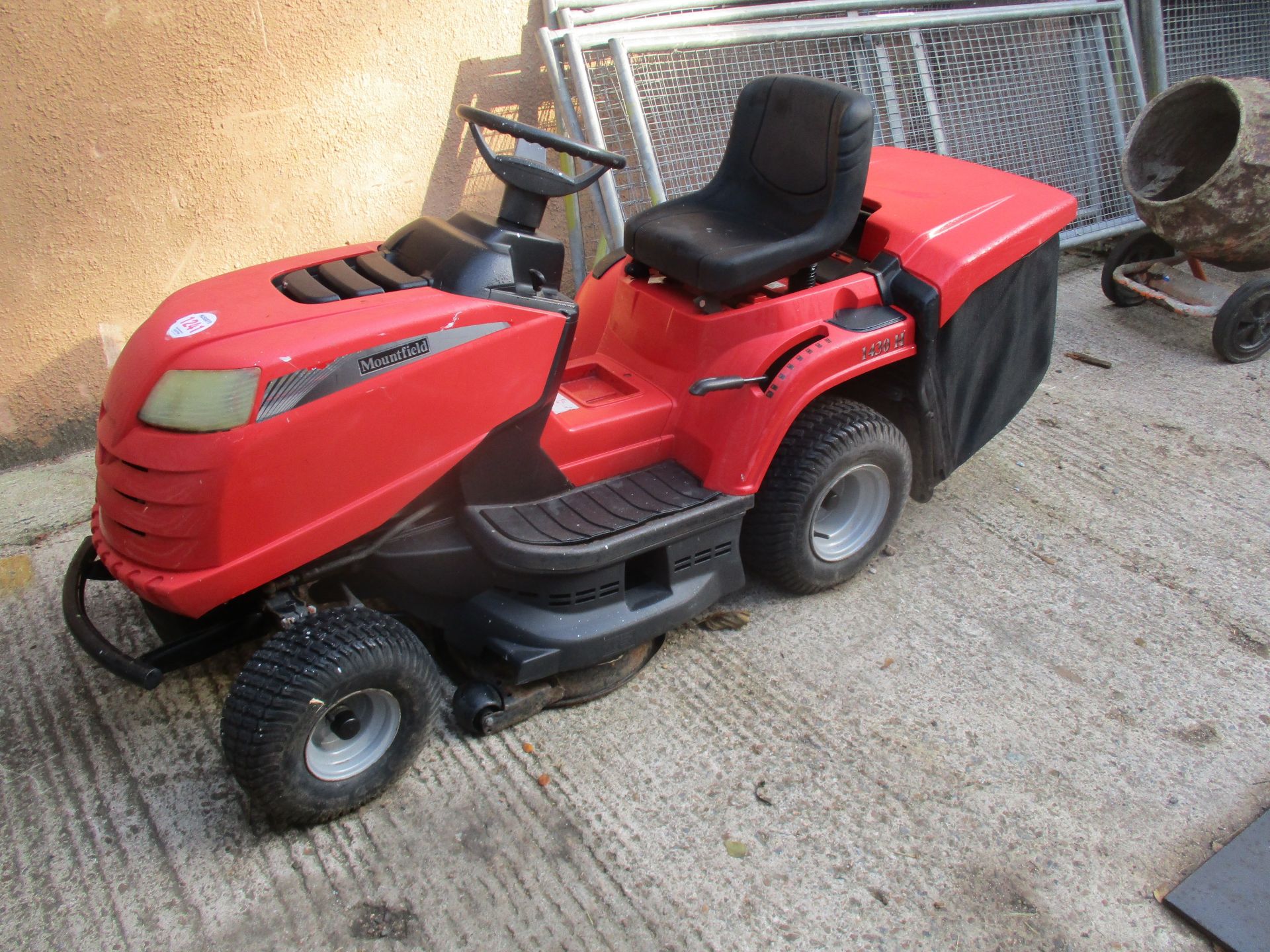 MOUNTFIELD RIDE ON MOWER