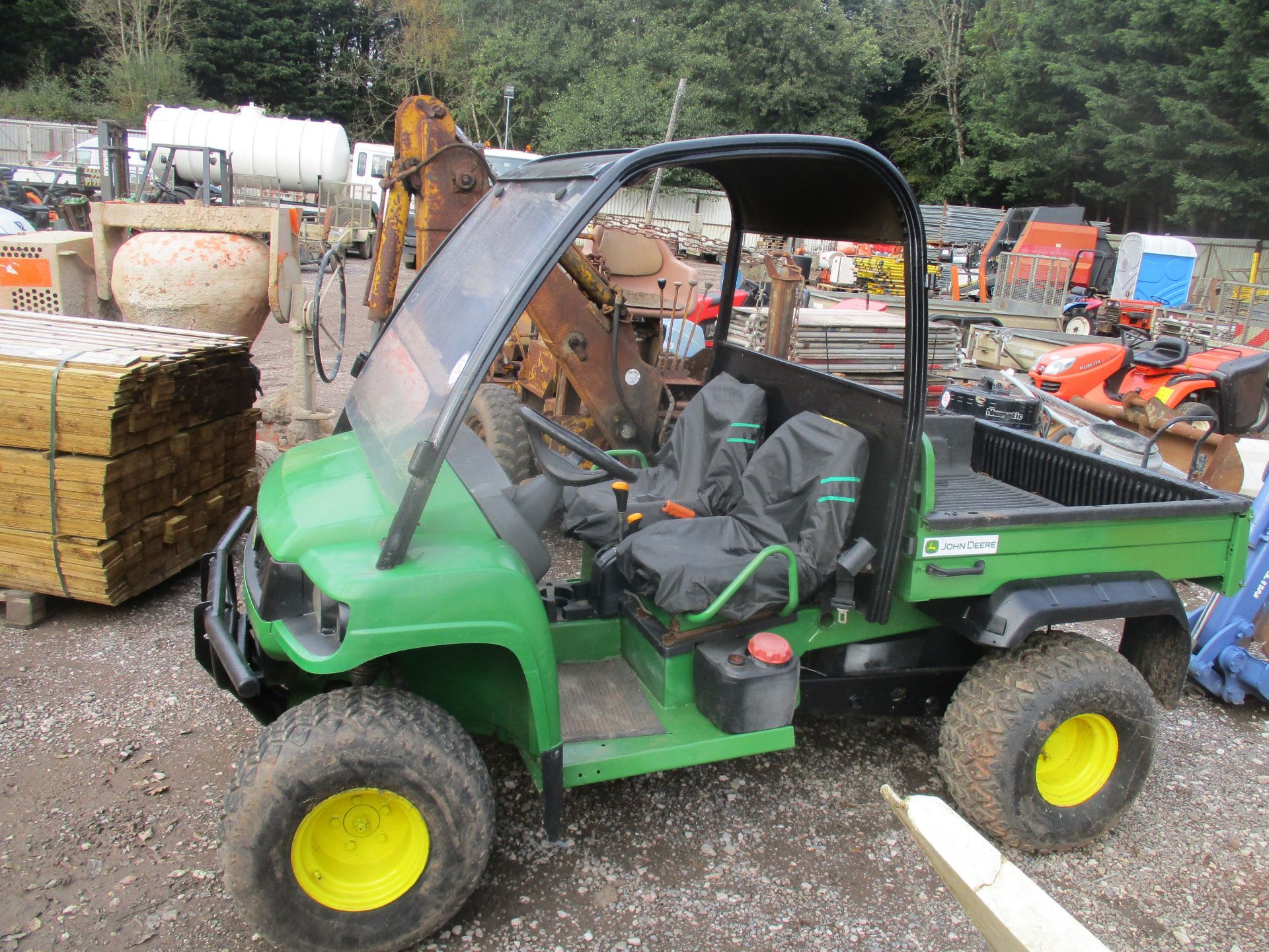 JOHN DEERE GATOR RDT. DBL RAM TIPPER UPGRADE 750KG CAPACITY HPX MODEL 1037HRS- - WITH KEYS - Image 2 of 5