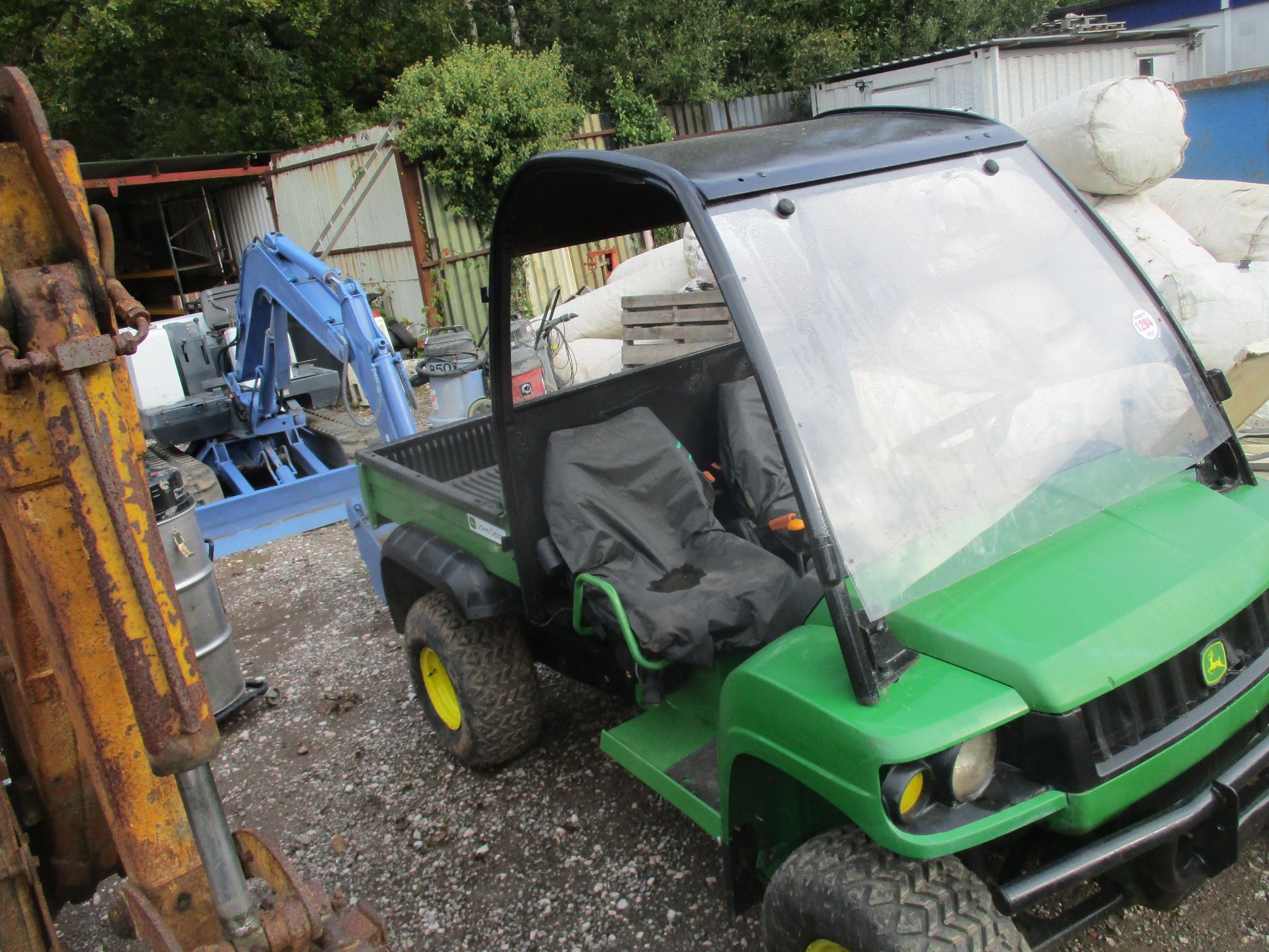 JOHN DEERE GATOR RDT. DBL RAM TIPPER UPGRADE 750KG CAPACITY HPX MODEL 1037HRS- - WITH KEYS - Image 5 of 5