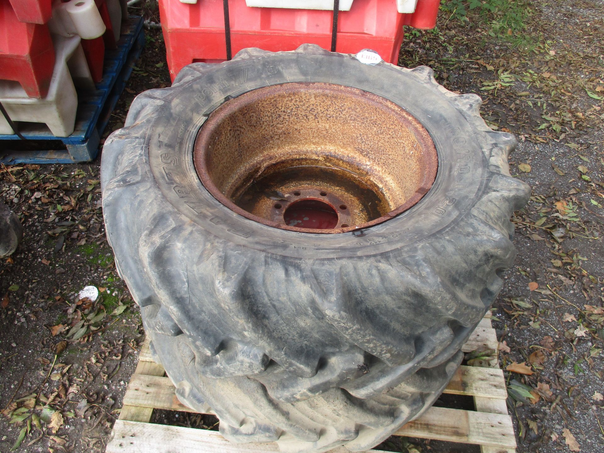 PAIR OF JCB WHEELS 360/70 R20