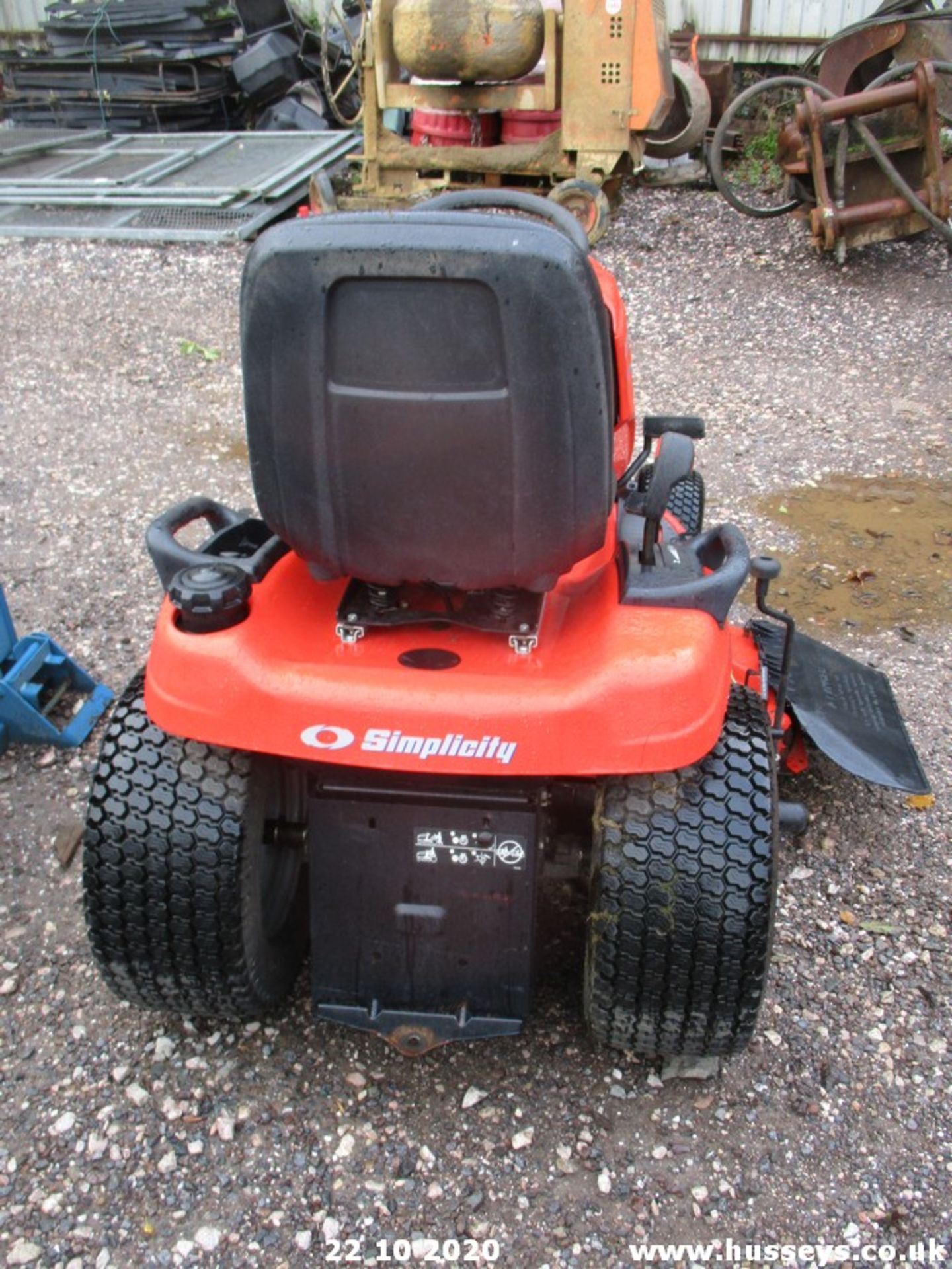 SIMPLICITY 23HP MID MOUNTED RIDE ON MOWER - Image 4 of 4