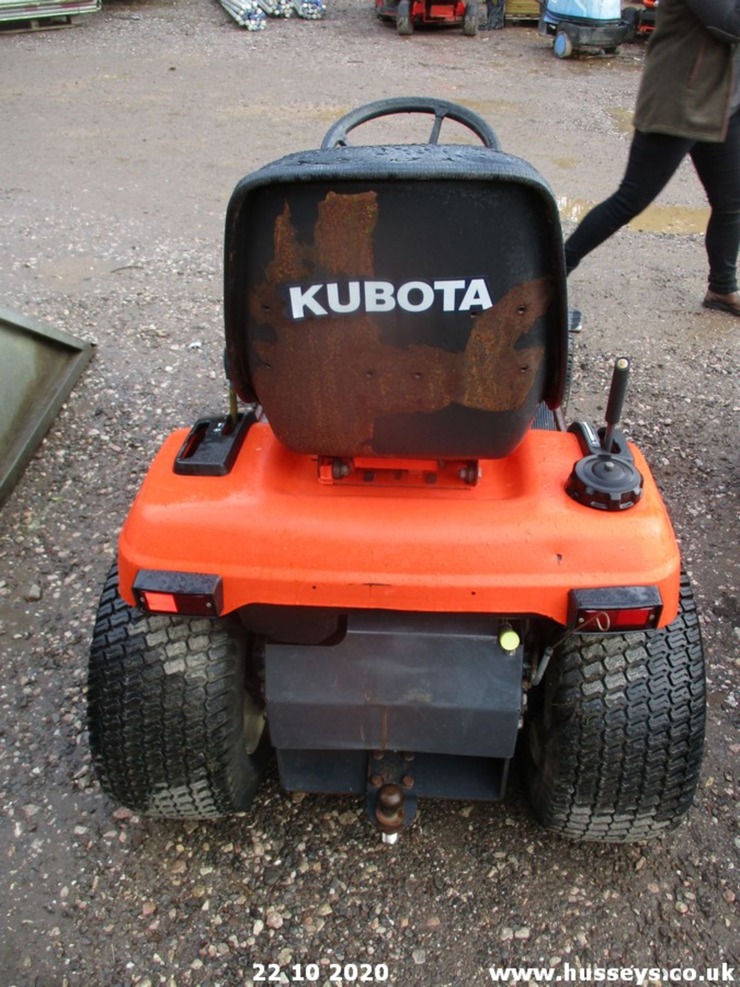 KUBOTA G2160 DIESEL RIDE ON MOWER RDC 2011 - Image 4 of 4