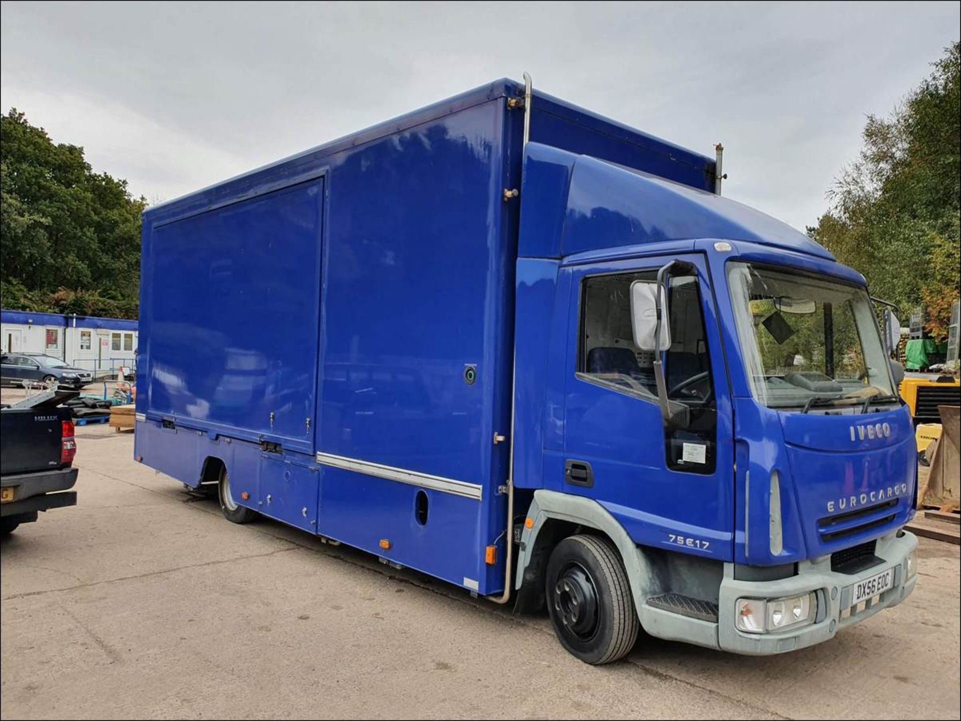 06/56 IVECO EUROCARGO EXHIBITION VEHICLE - 3920cc (Blue, 33k) - Image 2 of 13