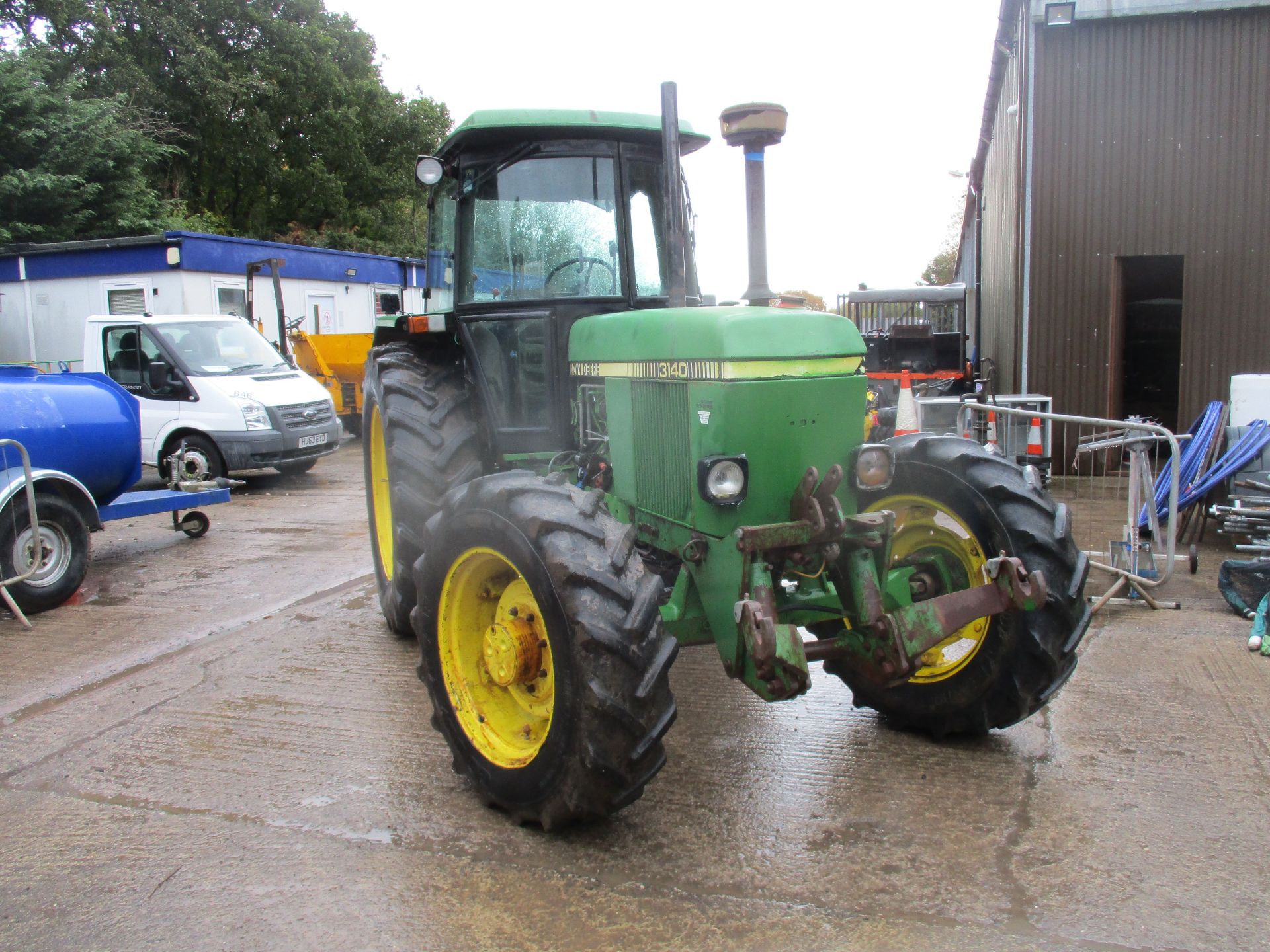 JOHN DEERE 3140 4WD TRACTOR C/W FRONT LINKAGE 3491HRS - WITH KEYS - Image 4 of 5