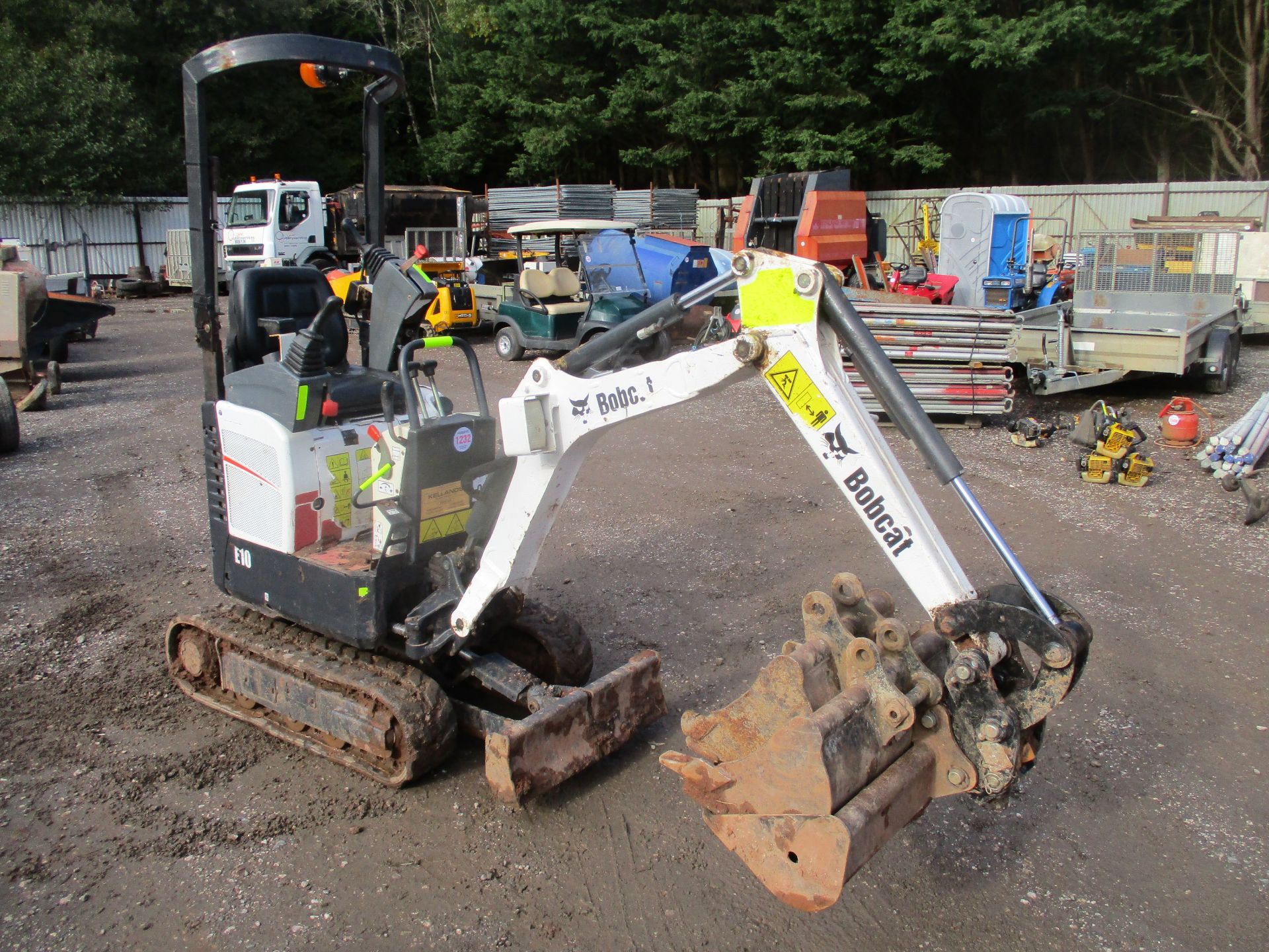 BOBCAT E10 MICRO DIGGER C/W 3 BUCKETS 2015 1300HRS RDD - Image 2 of 7