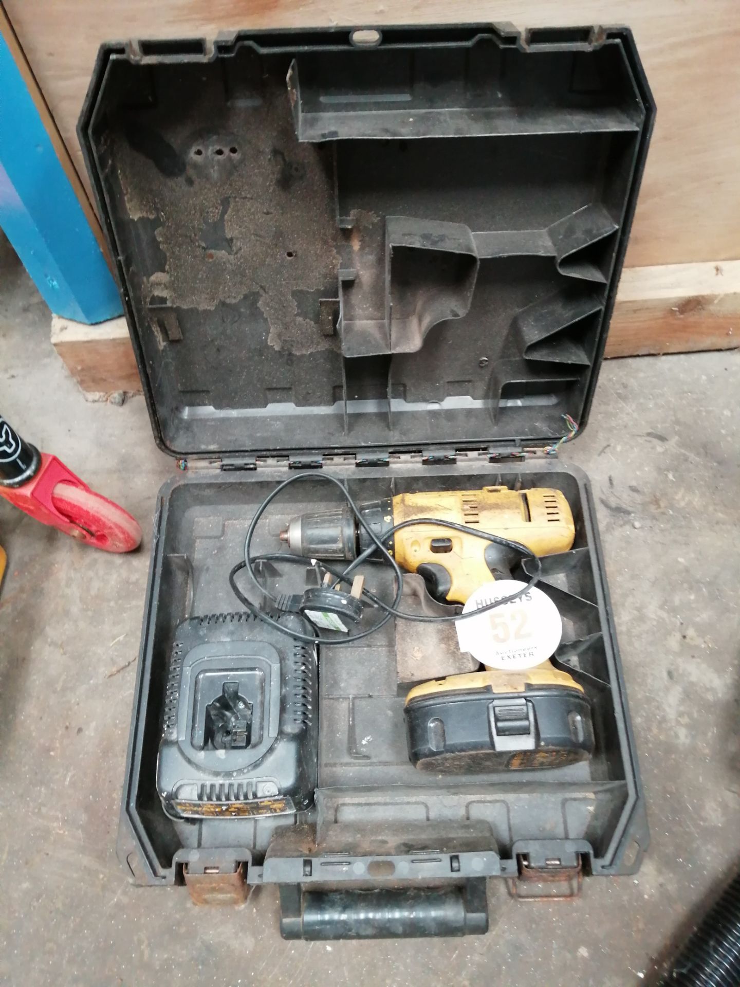 CORDLESS DEWALT DRILL