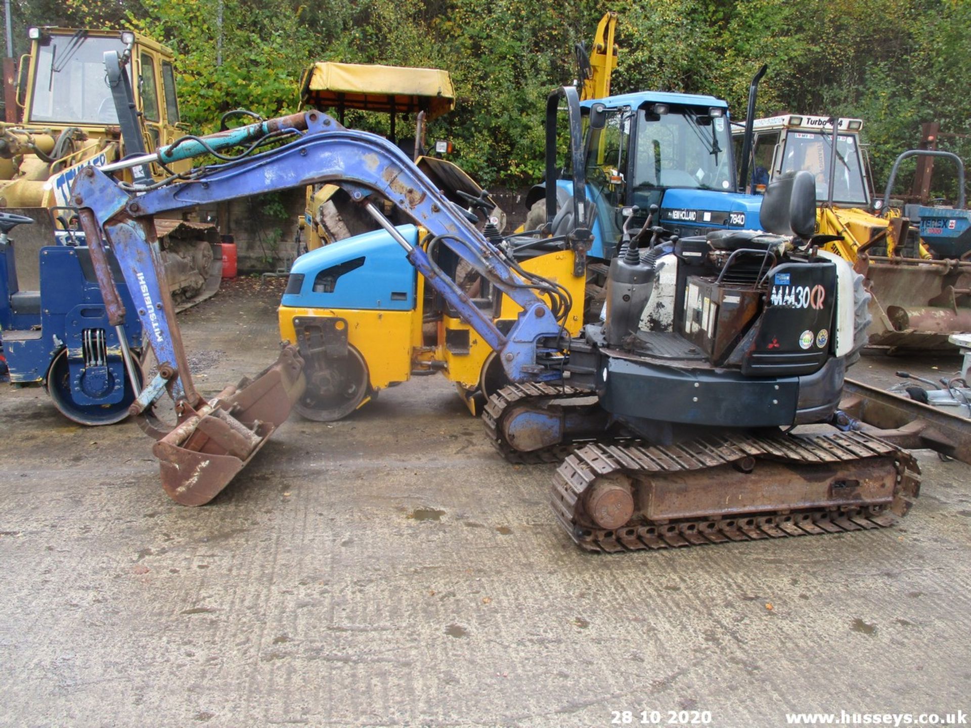 MITSUBISHI 3 TON DIGGER