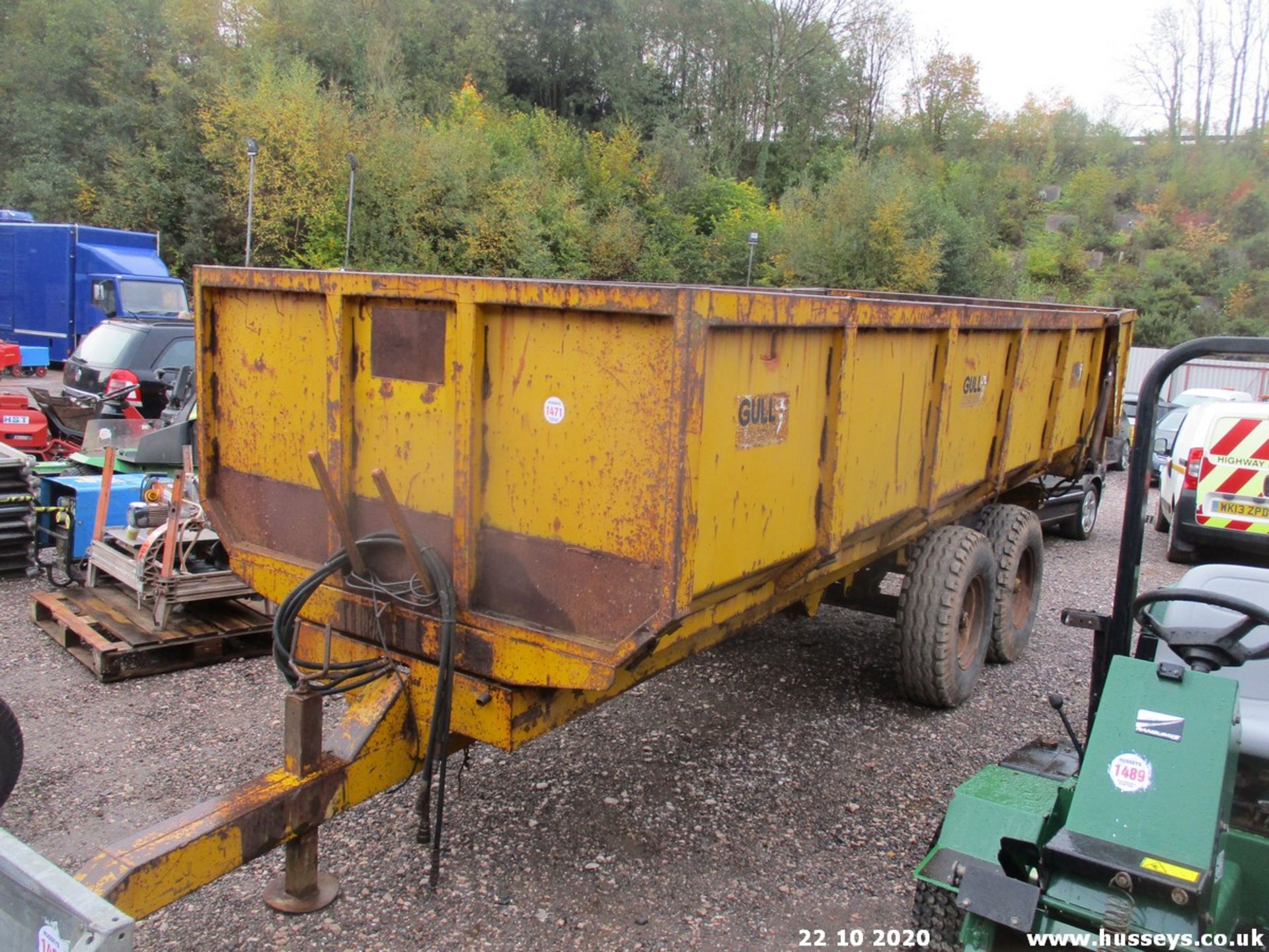 GULL GRAIN TRAILER C/W HYDRAULIC BACK DOOR