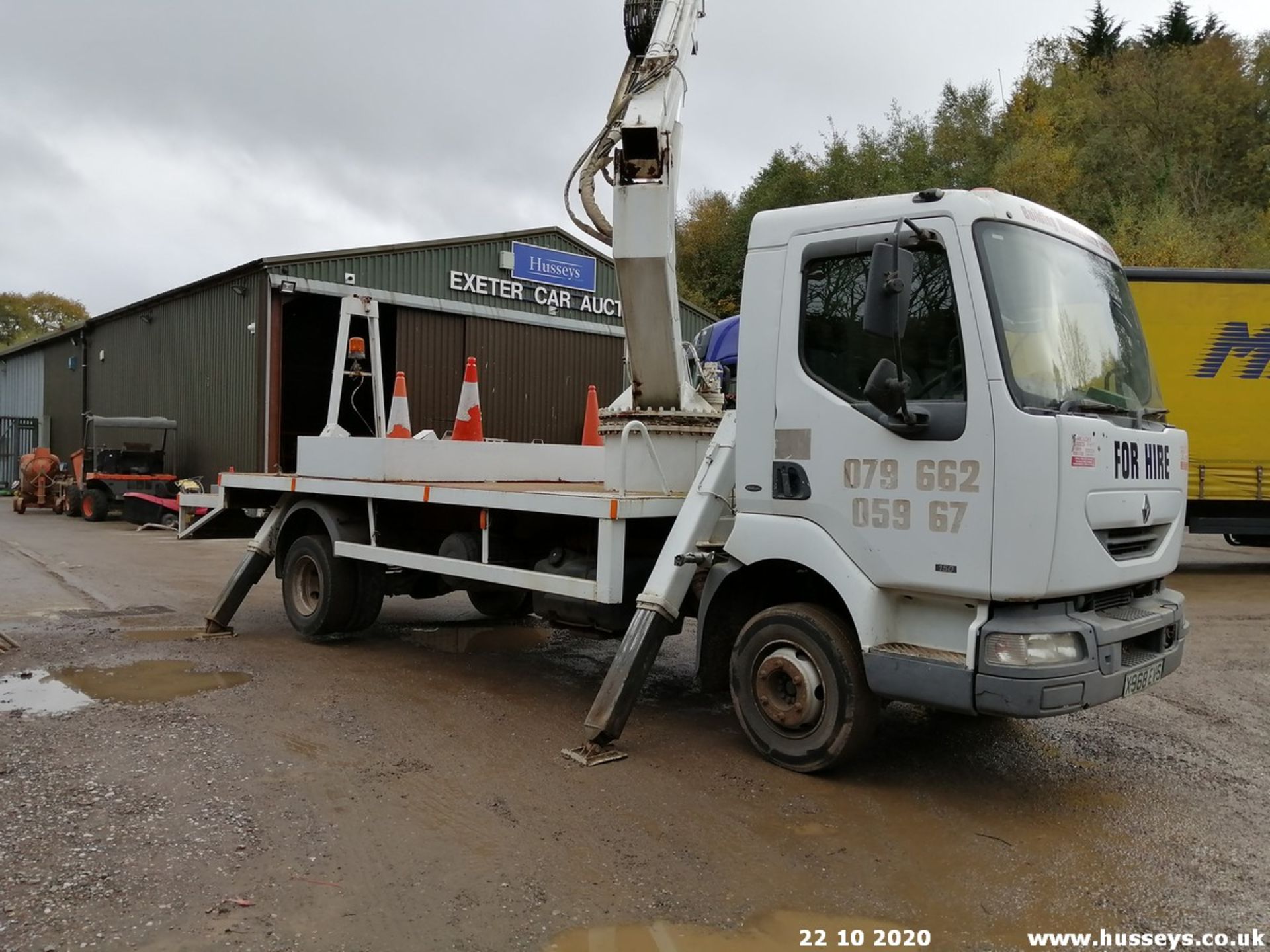 2001 RENAULT MIDLUM CHERRY PICKER- 4116cc 5dr (White, 362k) - Image 2 of 7