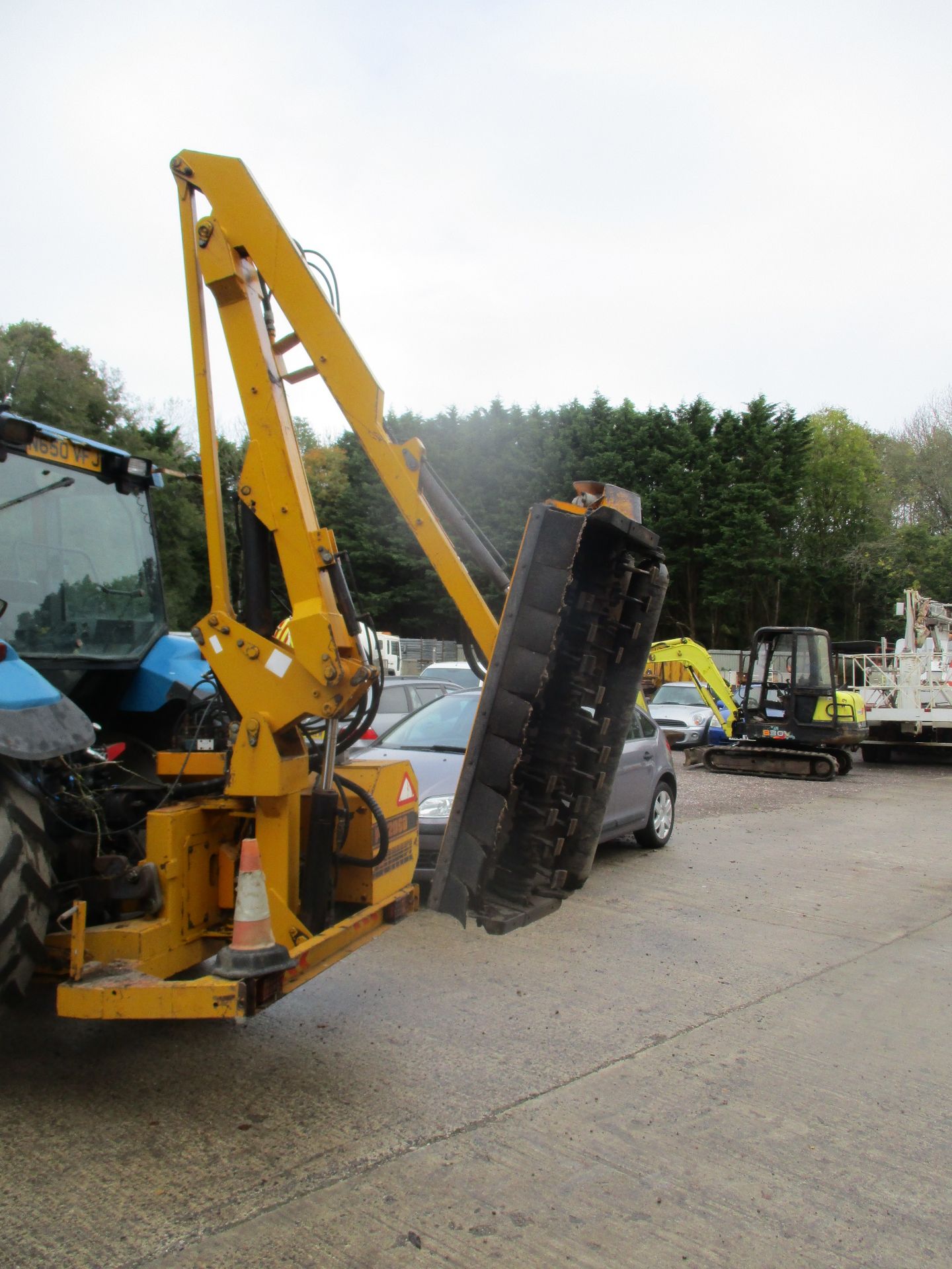 NEW HOLLAND 7840 TRACTOR N650 VFJ SHOWING 2130HRS C/W MCCONNEL PA2060 HEDGE TRIMMER (FROM A DECEASED - Image 6 of 6