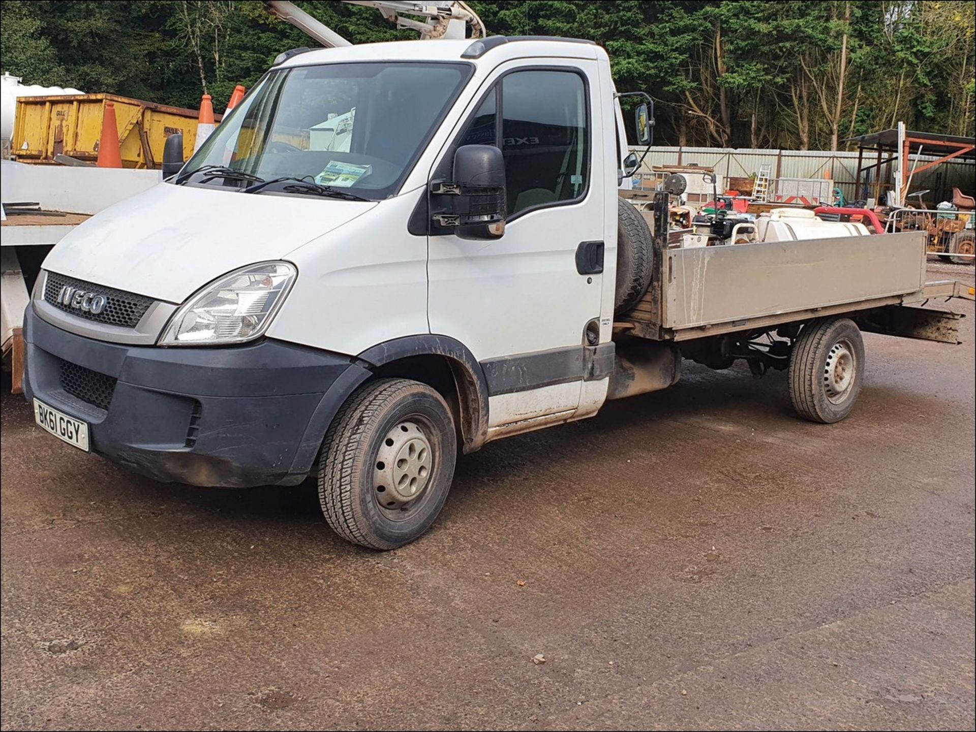 11/61 IVECO DAILY 35S11 MWB - 2287cc 2dr Flat Bed (White/blue, 194k)