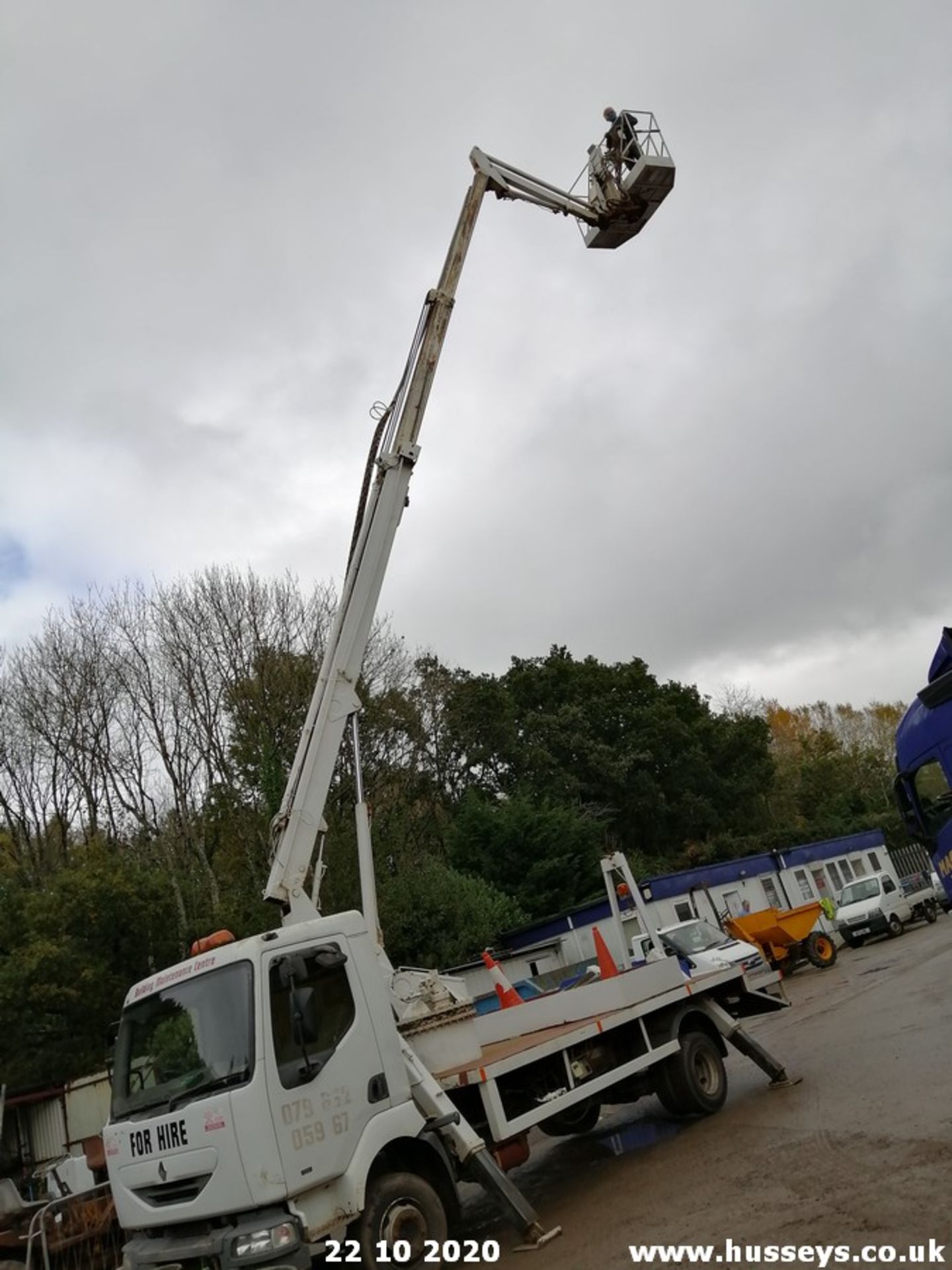 2001 RENAULT MIDLUM CHERRY PICKER- 4116cc 5dr (White, 362k) - Image 3 of 7