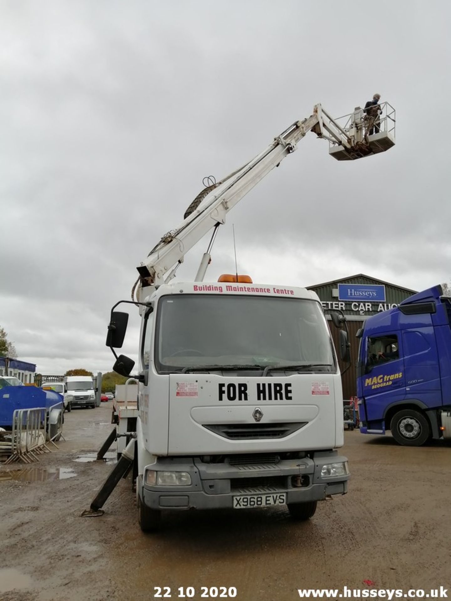 2001 RENAULT MIDLUM CHERRY PICKER- 4116cc 5dr (White, 362k) - Image 4 of 7