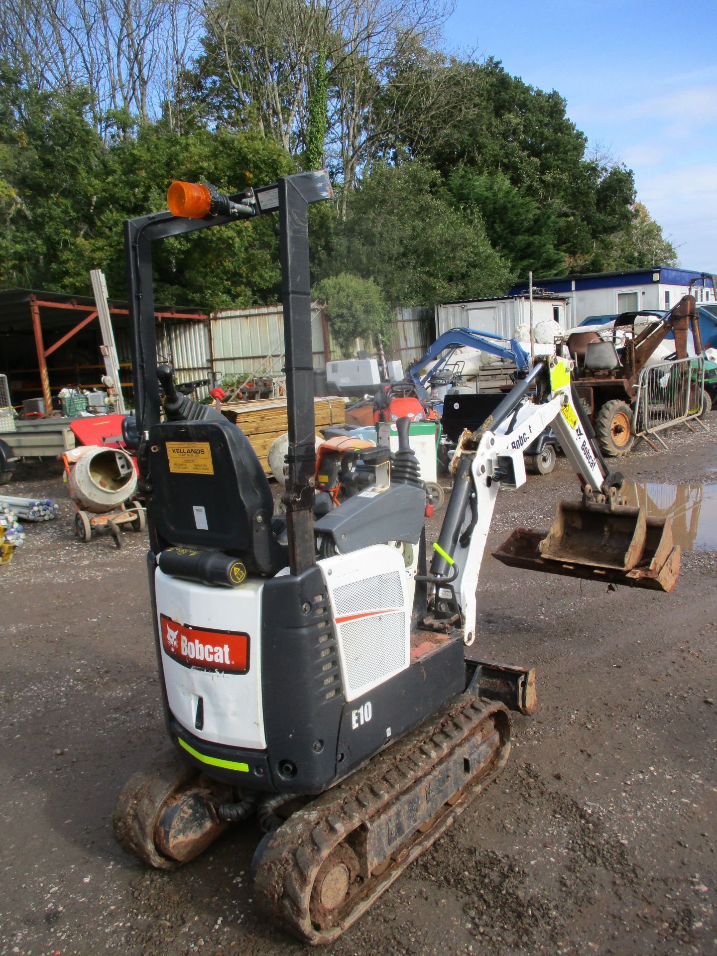 BOBCAT E10 MICRO DIGGER C/W 3 BUCKETS 2015 1300HRS RDD - Image 3 of 7