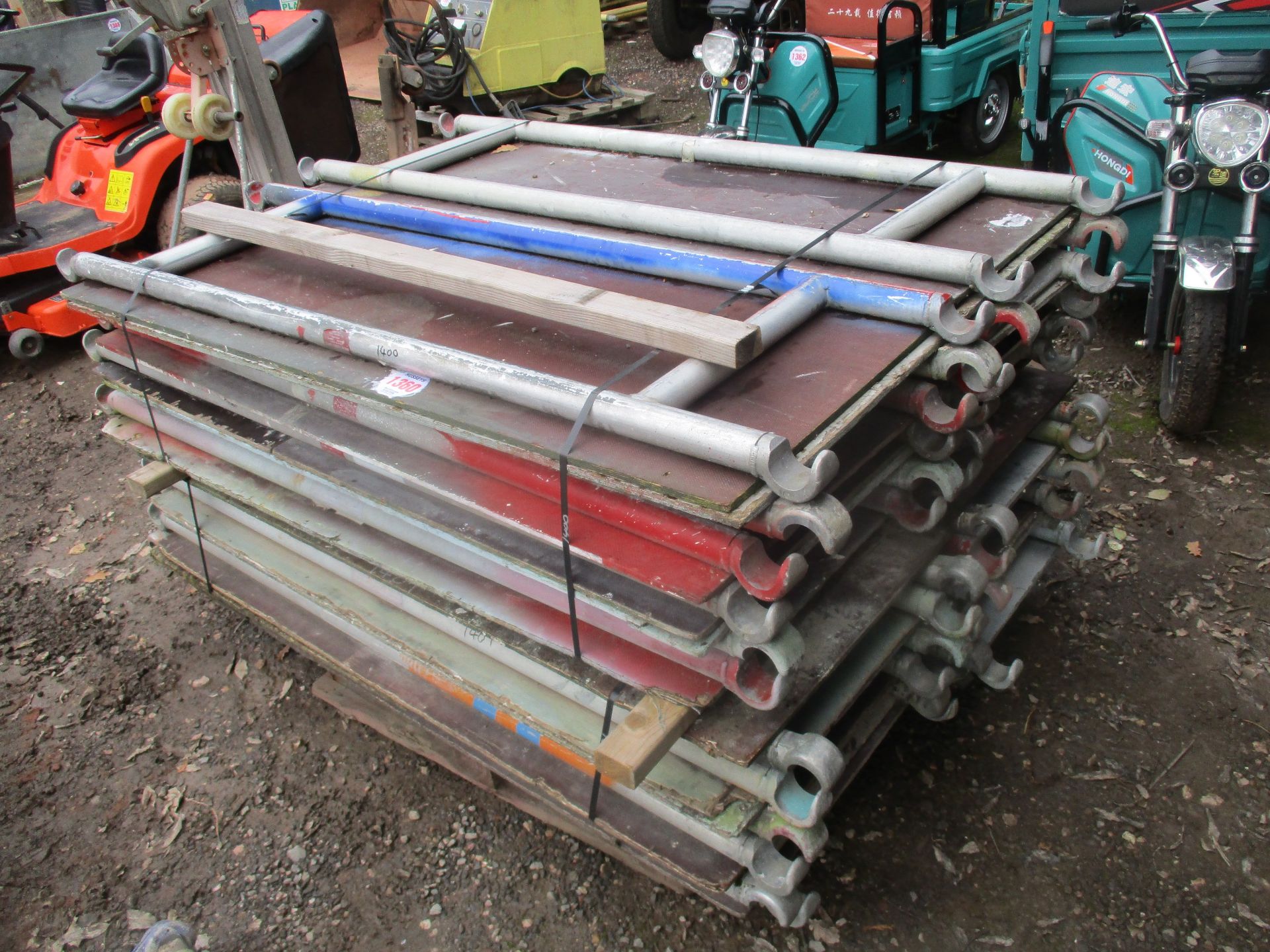 QUANTITY OF SCAFFOLD BOARDS