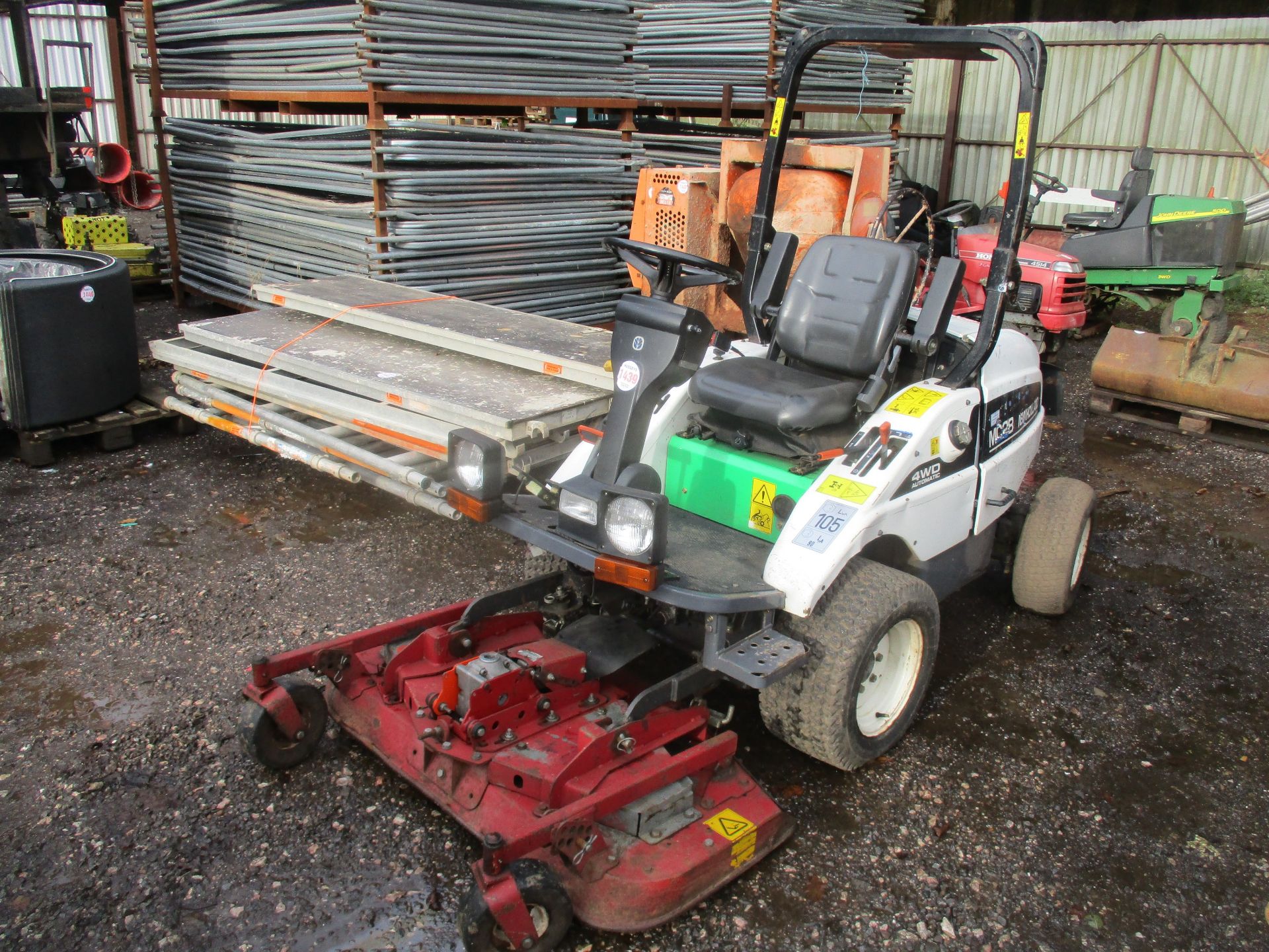 NEW HOLLAND MC28 4WD OUTFRONT MOWER 01125HRS - Image 2 of 4