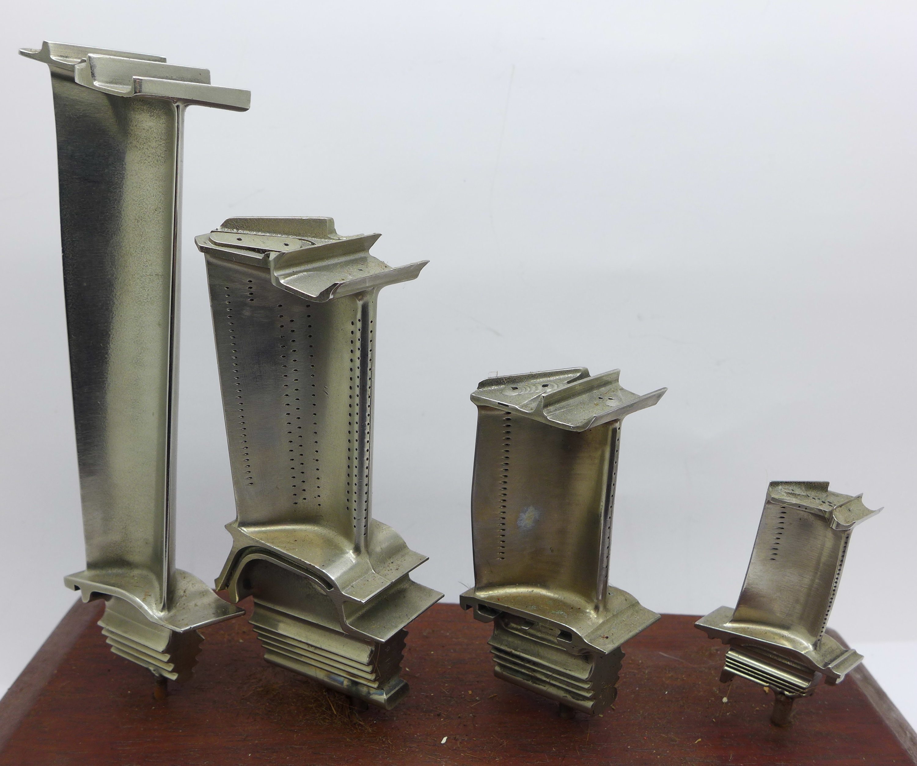 Four mounted jet engine turbine blades and one loose, with Rolls-Royce related presentation plaque - Image 3 of 3