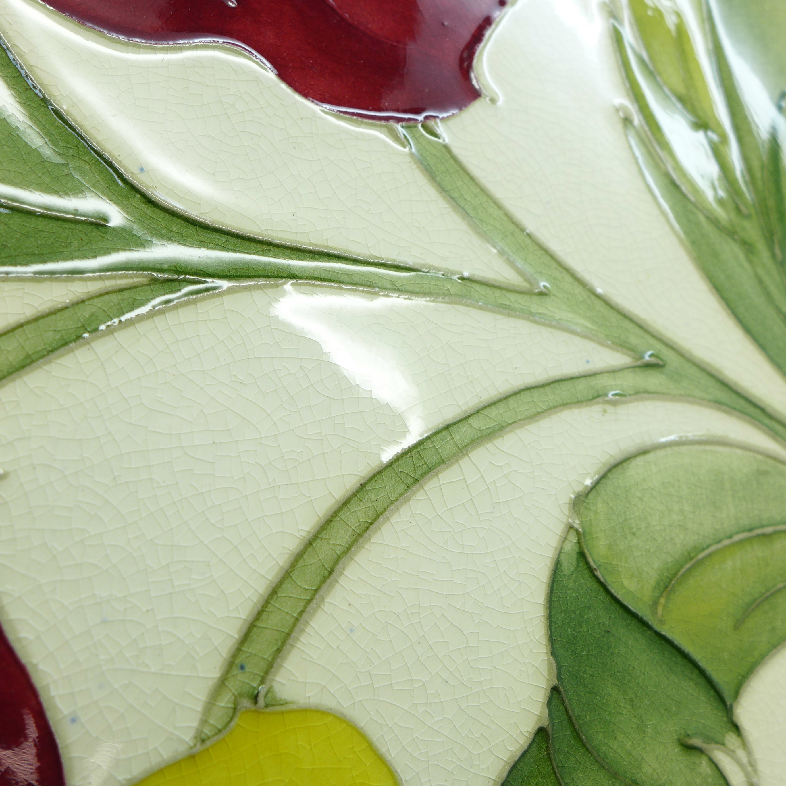 A Moorcroft hibiscus pattern plate, 26cm - Image 4 of 4