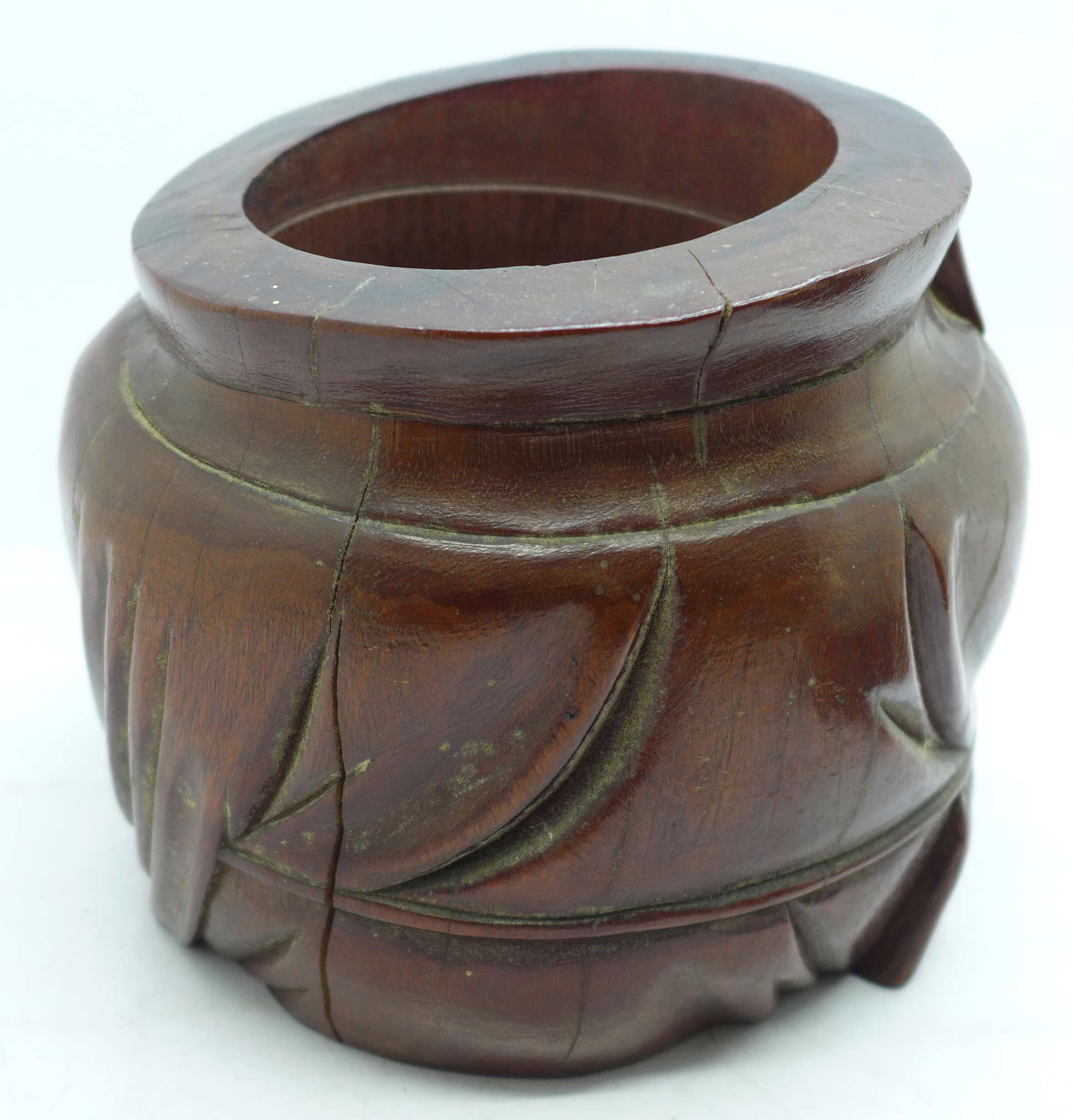 A carved Chinese lidded pot in the form of a sleeping seated elder - Image 4 of 4