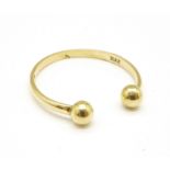 A 9ct gold torq style ring, 1.1g, M