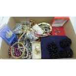A collection of costume jewellery including brooches, rings and a cased jewellery suite, etc.