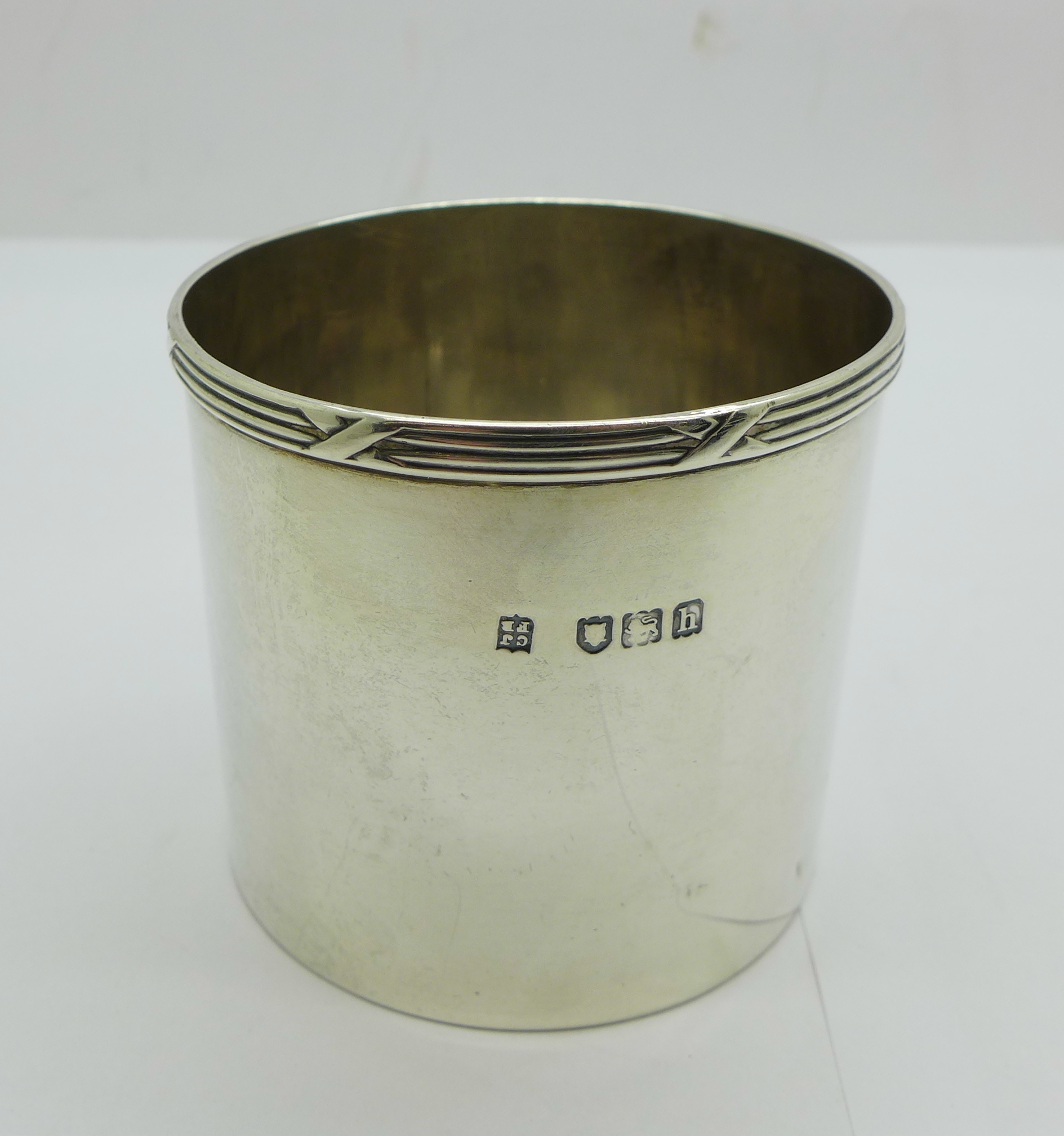 A silver pot, London 1903, 82g