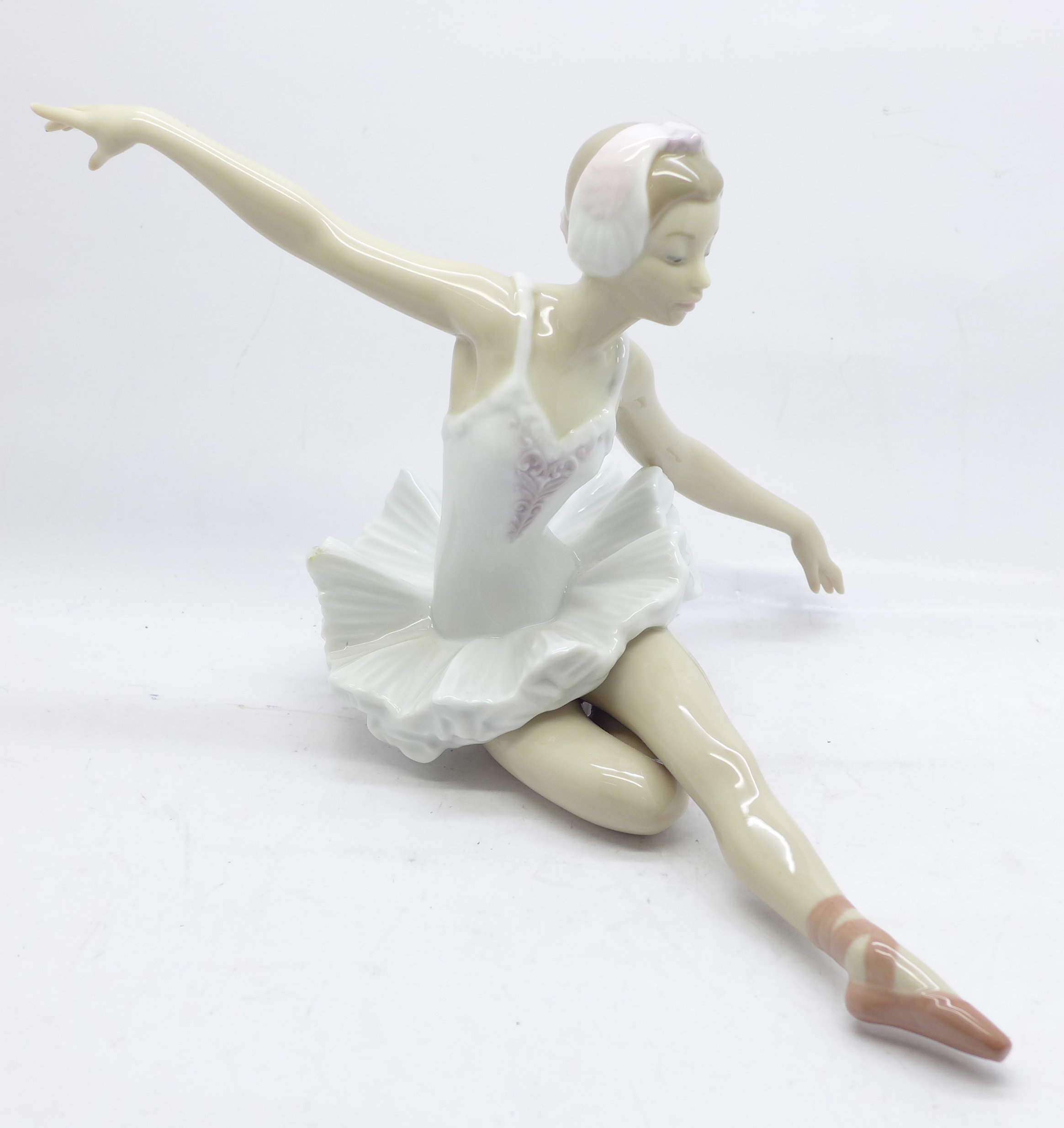 A Lladro figure, Swan Ballet