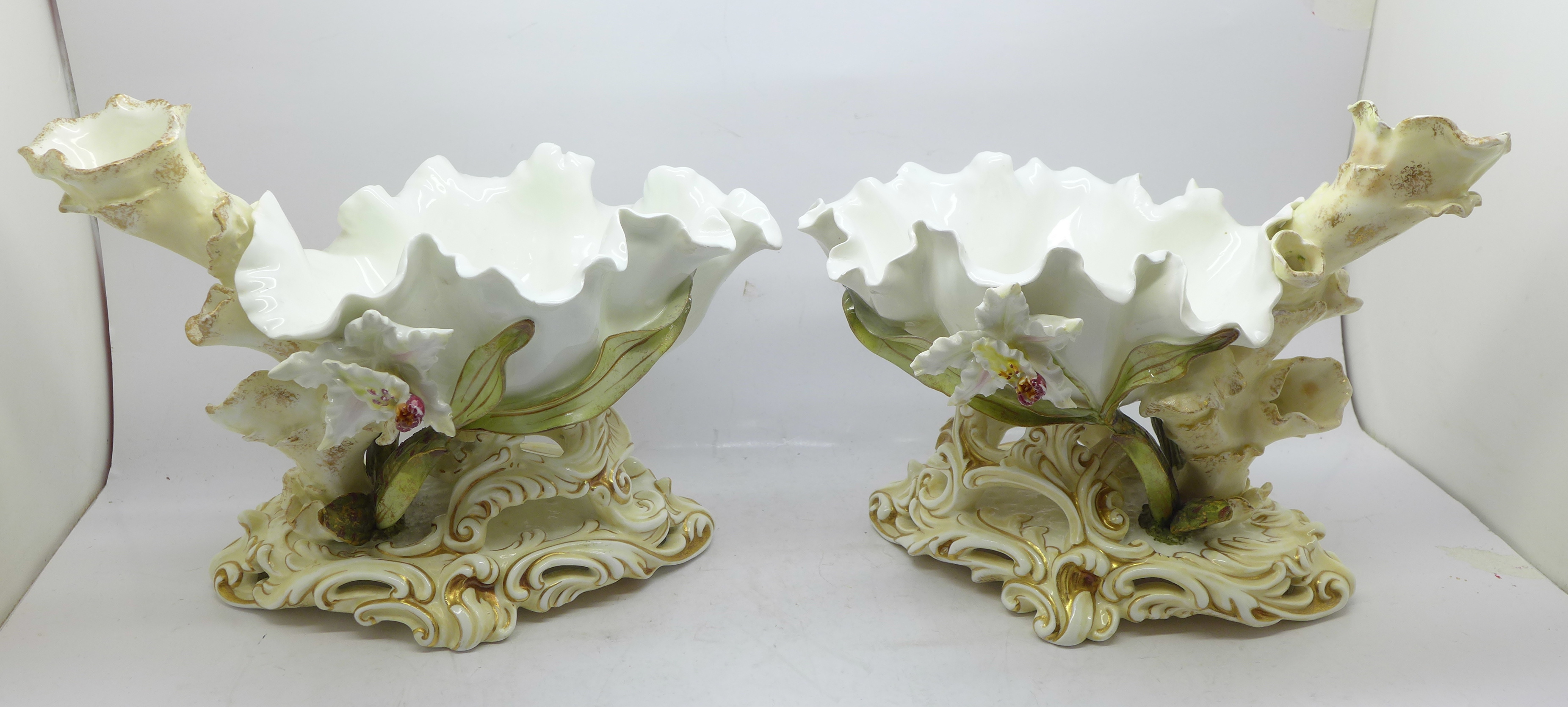 Two Moore Bros. shell shaped ceramic centrepieces - Image 2 of 4