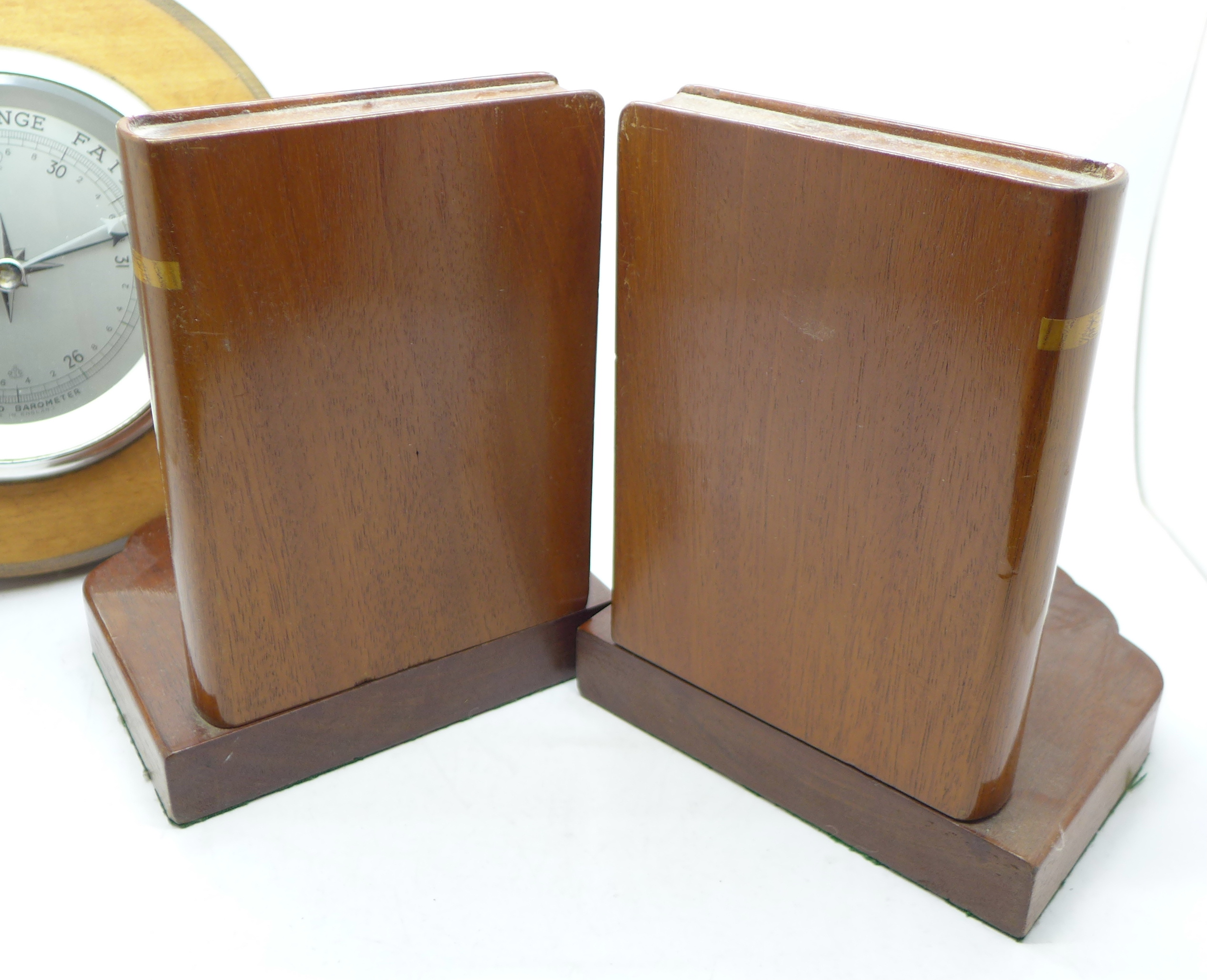 A pair of bookends and an aneroid barometer - Image 3 of 3