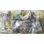 Costume jewellery, 3.88kg