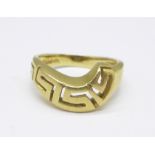 An 18ct gold, Greek Meander ring, 5g, N