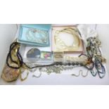 Vintage jewellery, compacts, etc.