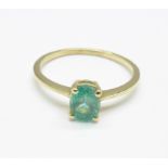 A 9ct gold and green stone ring, 1.5g, N