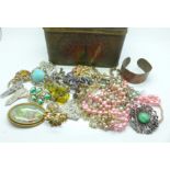 A tin of costume jewellery, 0.70kg