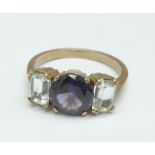 An Art Deco style ring, O