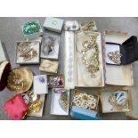 Vintage jewellery, boxed