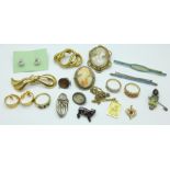 Two enamel brooches, two cameo brooches, a silver brooch, etc.