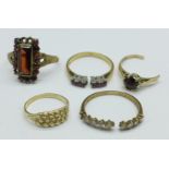 Five 9ct gold rings, a/f, 6.8g, (scrap)