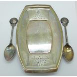 A silver dish and two spoons, 143g