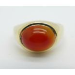 A 9ct gold cabochon cornelian ring, 3.3g, M