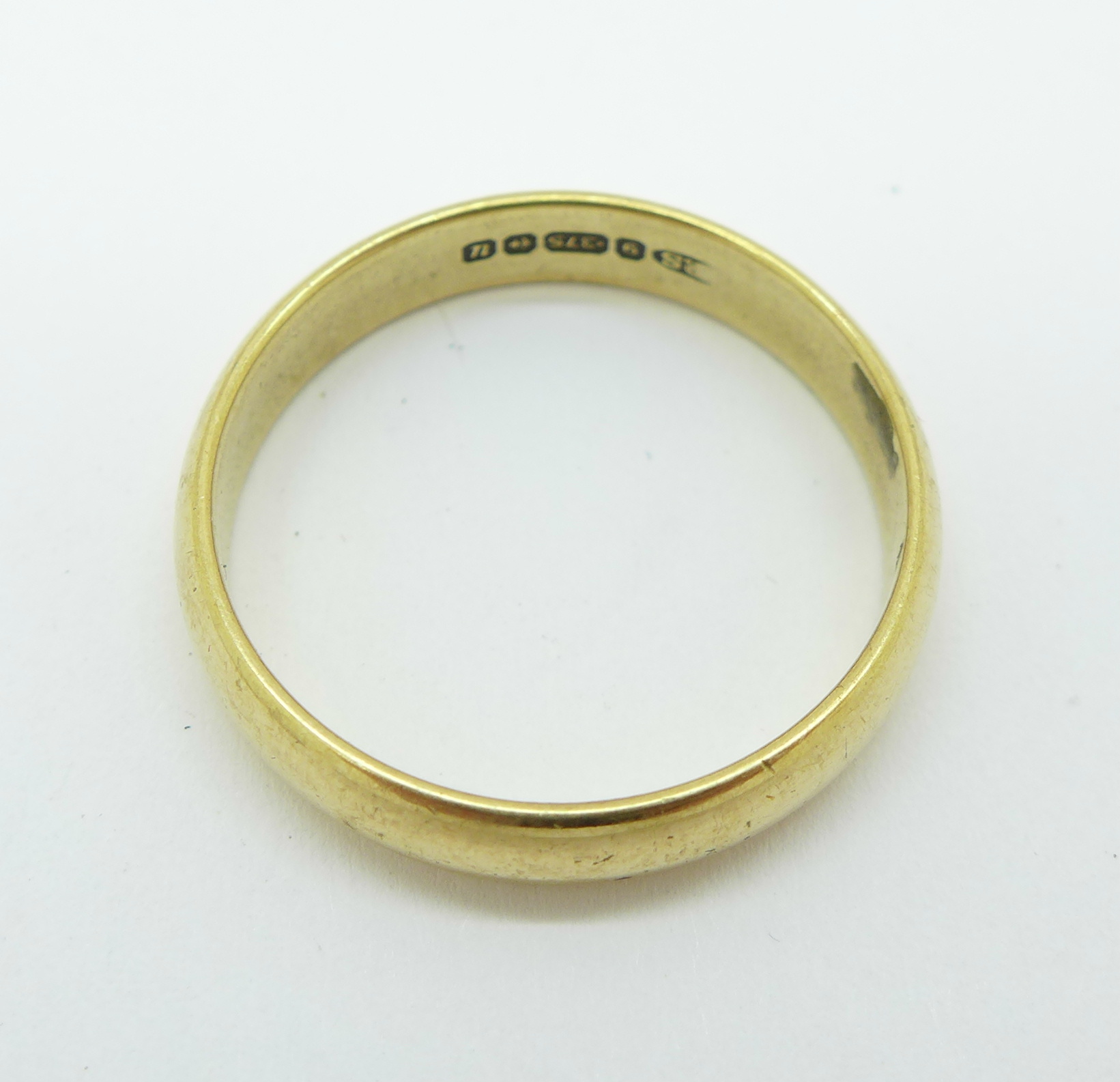 A 9ct gold wedding band, 3.9g, U - Image 4 of 4