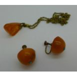 A vintage amber necklace and earrings