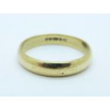 A 9ct gold wedding band, 3.9g, U