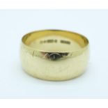 A 9ct gold wedding band, 4.9g, Q/R