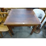 An Edward VII oak draw-leaf table