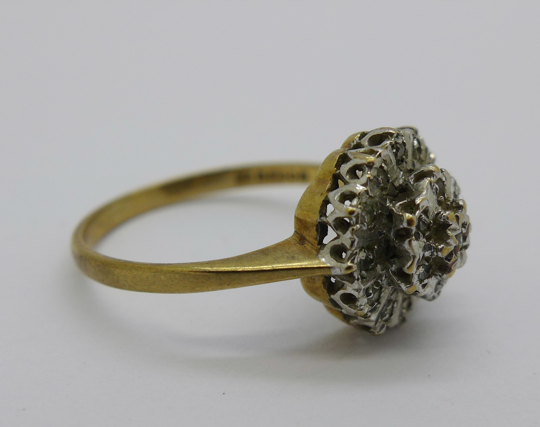A 9ct gold and diamond cluster ring, 2.2g, N - Image 2 of 2